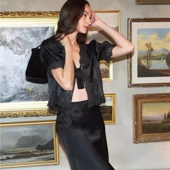 Doen Idella Top in Black Silk - Picture 3 of 8